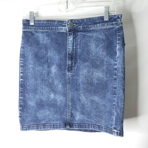American Eagle Super Stretch Denim mini skirt it is darker than the pic Size 10